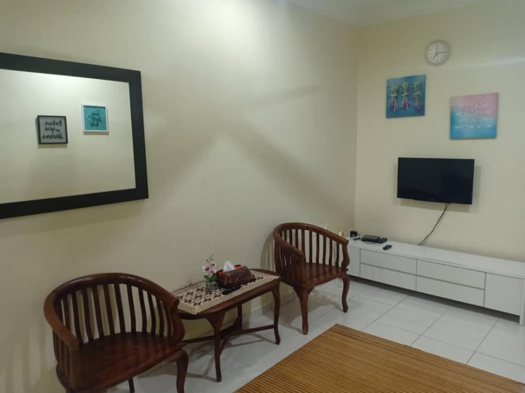 Kh Homestay Comfy N Calm Seri Manjung Exteriör bild