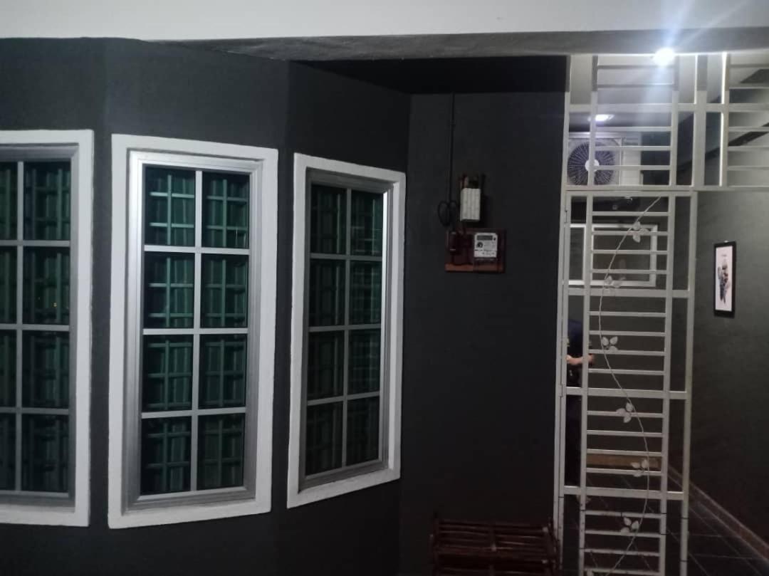 Kh Homestay Comfy N Calm Seri Manjung Exteriör bild