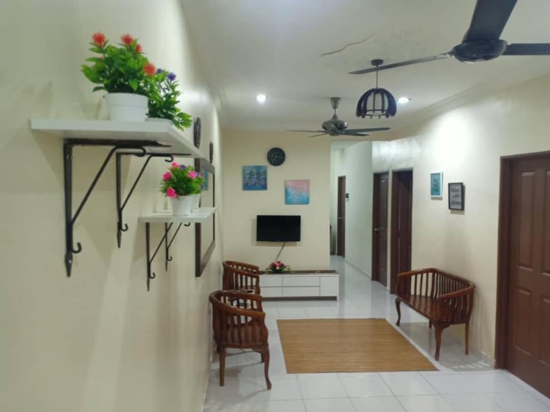 Kh Homestay Comfy N Calm Seri Manjung Exteriör bild