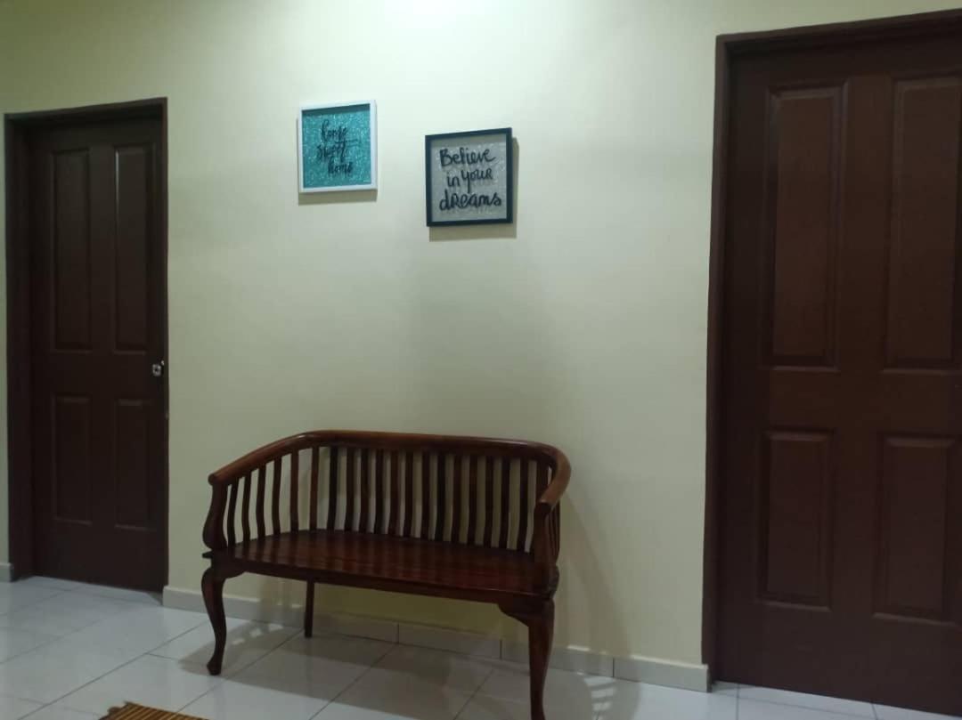 Kh Homestay Comfy N Calm Seri Manjung Exteriör bild