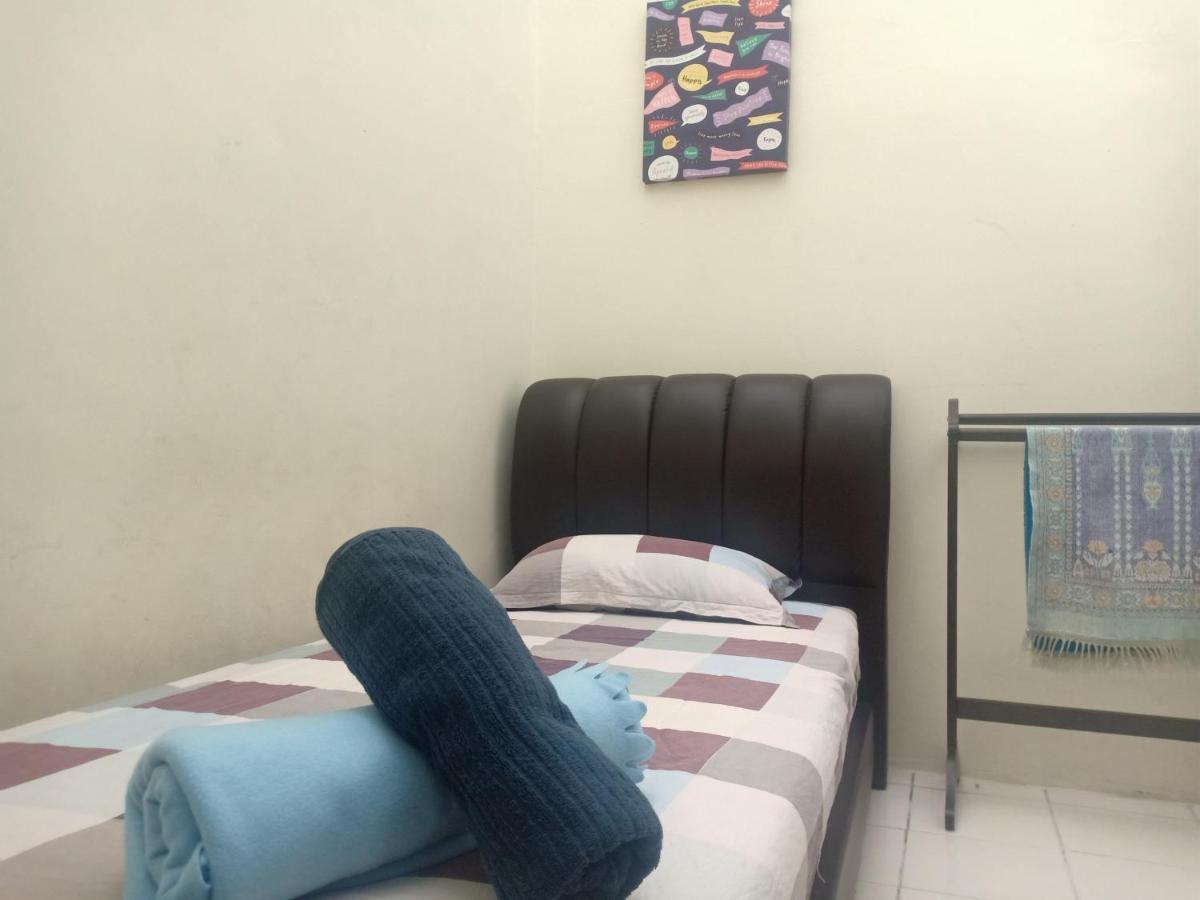 Kh Homestay Comfy N Calm Seri Manjung Exteriör bild